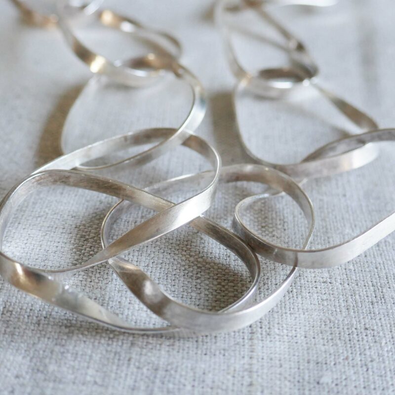 silver-necklace-swing