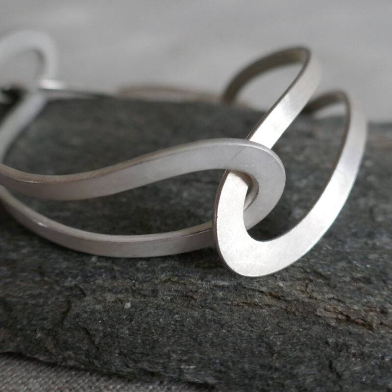 photo-of-ellypse-braclet