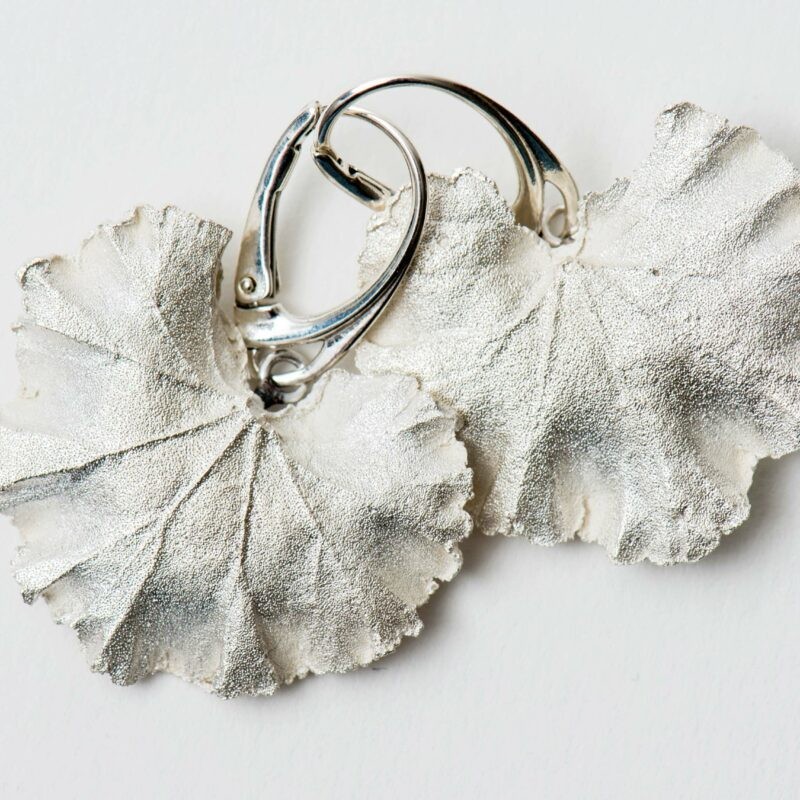 photo-of-geranium-earrings