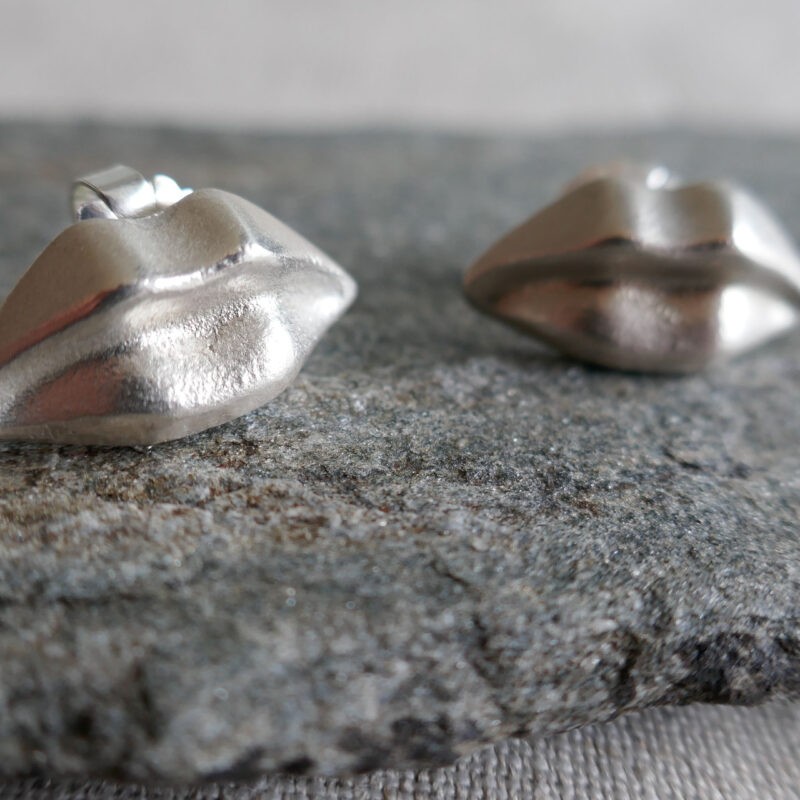 photo-of-kiss-earrings