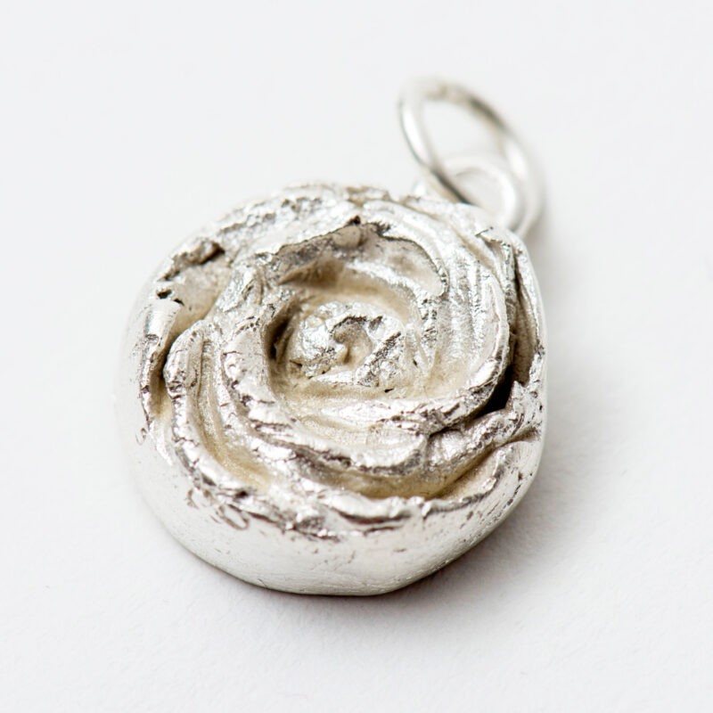 photo-of-roses-pendant