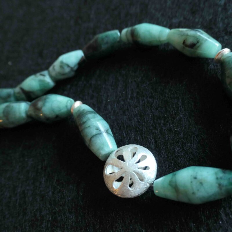 Photo of emerald tumbled stone necklace with stones