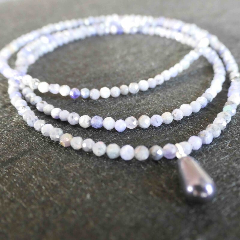 tansanit-grinded-with-pearl-necklace-with-stones