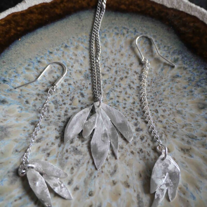 pendant-lily